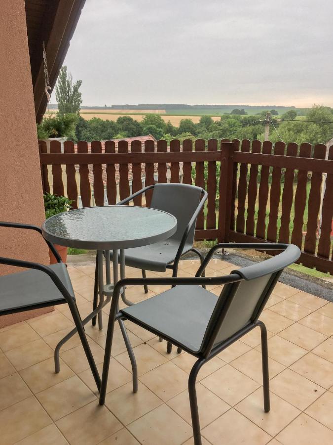 Baranya Apartman Ata Exterior photo