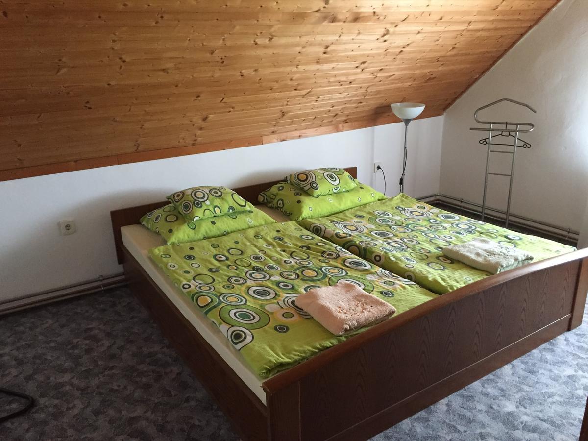 Baranya Apartman Ata Exterior photo